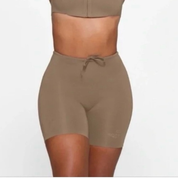 SKIMS Other - NWT SKIMS Sport Swim Scuba Mid Thigh Short in Desert